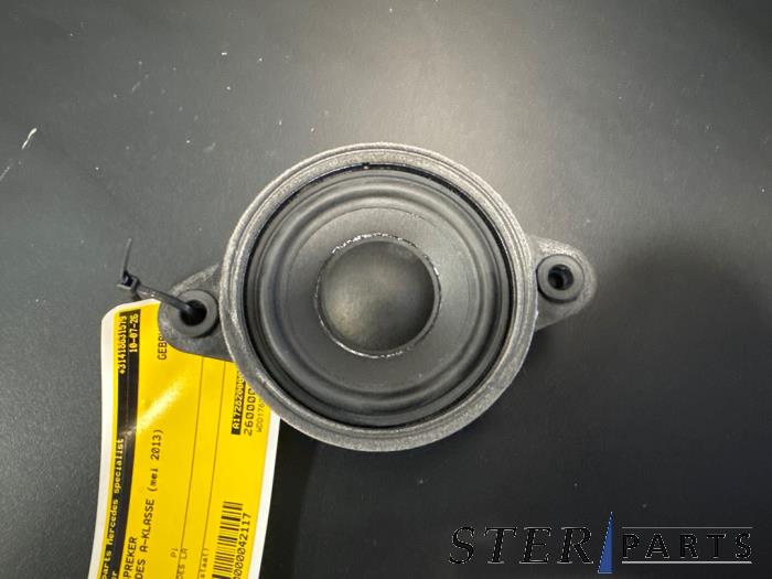 Używane Glosnik Mercedes A (W176) 2.2 A-220 CDI 16V Cena € 19,95 Procedura marży oferowane przez Sterparts Mercedes specialist