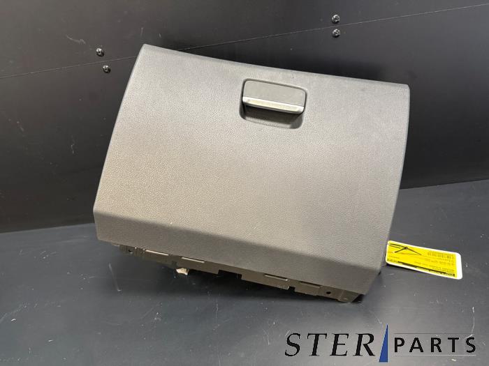 Begagnade Handskfack Mercedes A (W176) 2.2 A-220 CDI 16V Pris € 39,50 Marginaltabell erbjuds av Sterparts Mercedes specialist