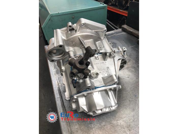 Gearbox from a Volkswagen Polo V (6R) 1.0 TSI 12V BlueMotion Technology 2016