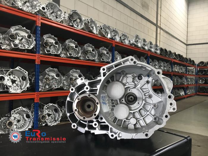 Gearbox from a Volkswagen Touran (1T1/T2) 2.0 TDI 16V 136 2010