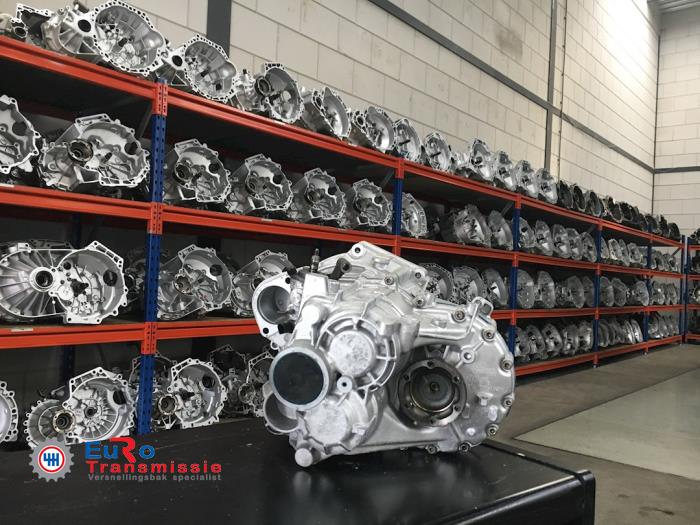 Gearbox from a Volkswagen Touran (1T1/T2) 2.0 TDI 16V 136 2010