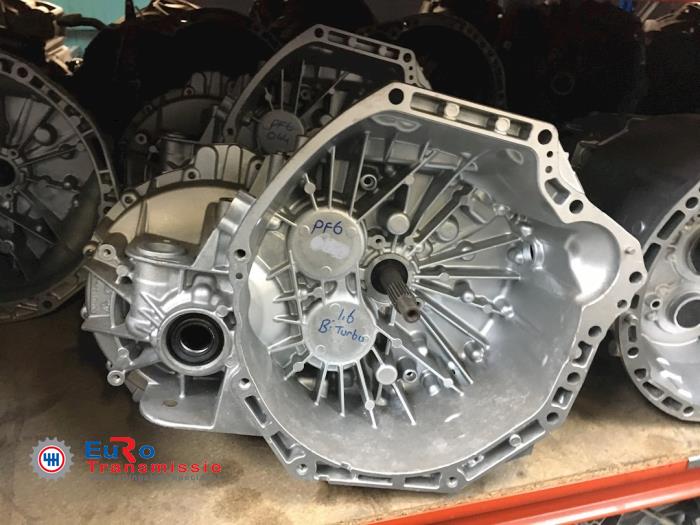 Gearbox from a Renault Trafic (1EL) 1.6 dCi 120 Twin Turbo 2016
