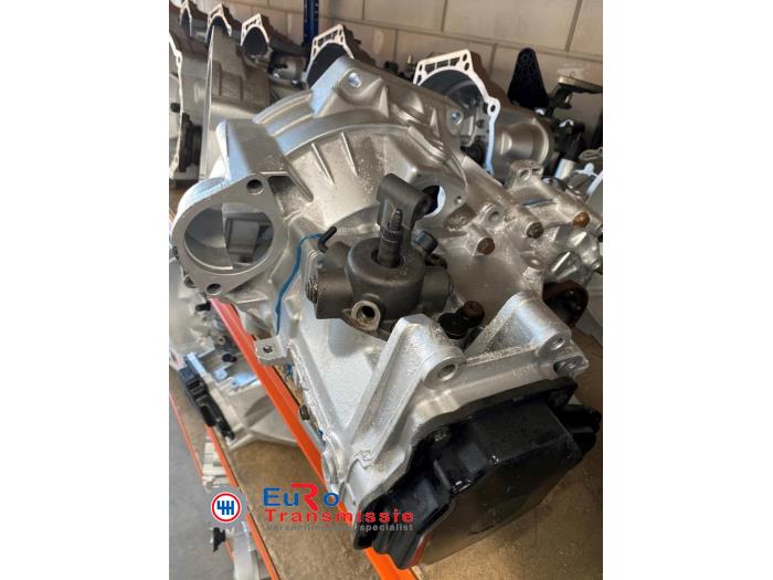 Caja de cambios de un Volkswagen Passat (3C2) 2.0 Blue TDI 16V 2010