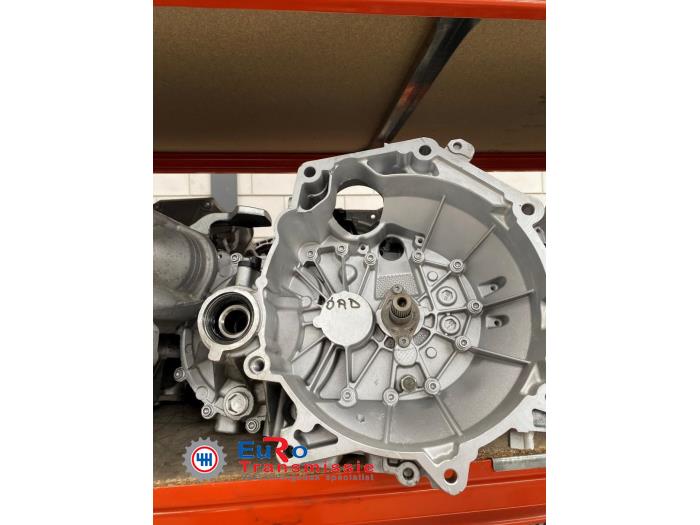 Getriebe van een Volkswagen Polo V (6R) 1.0 12V BlueMotion Technology 2016