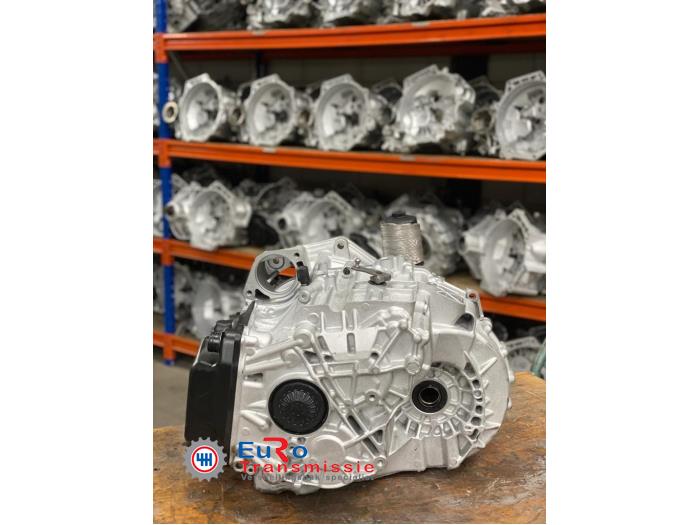 Gearbox from a Volkswagen Transporter T6 2.0 TDI 150 2015