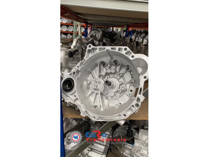 Gearbox from a Hyundai iX35 (LM) 1.6 GDI 16V 2015
