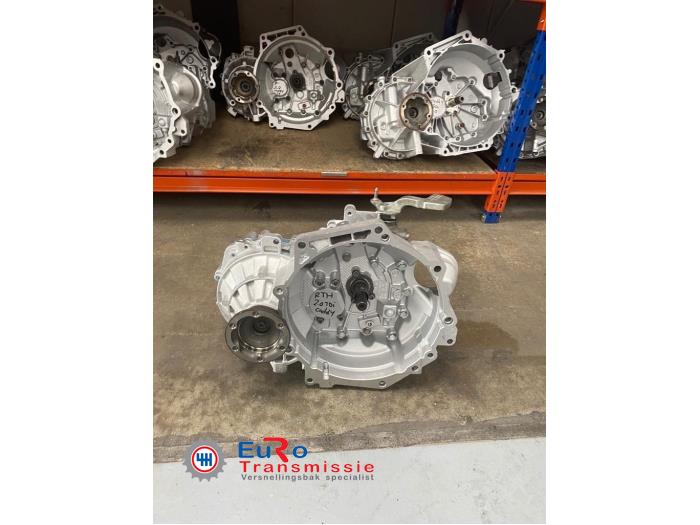 Caja de cambios de un Volkswagen Caddy Alltrack Combi 2.0 TDI 102 2016