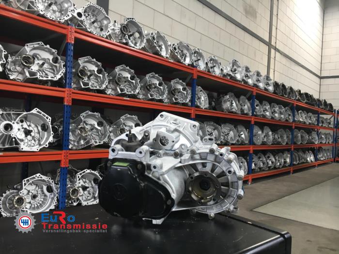 Växellåda från en Volkswagen Caddy Combi III (2KB,2KJ) 1.9 TDI 2007