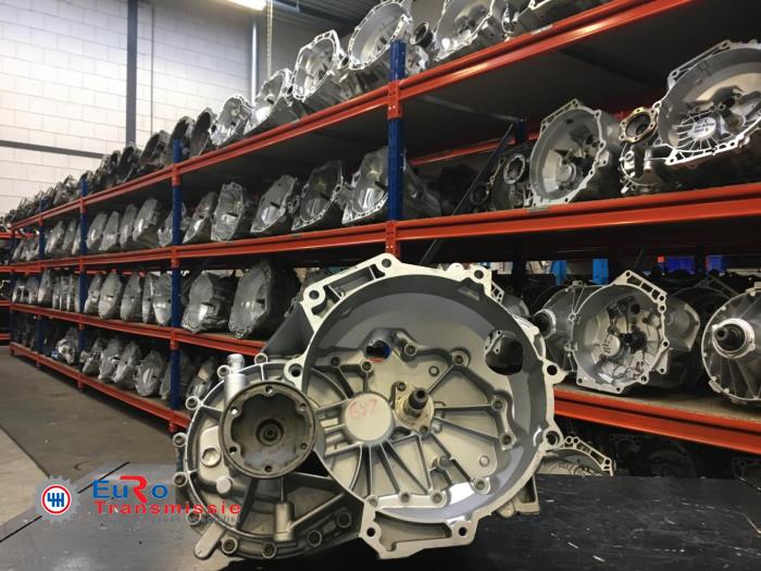 Gearbox from a Volkswagen Caddy Combi III (2KB,2KJ) 1.4 16V 2008