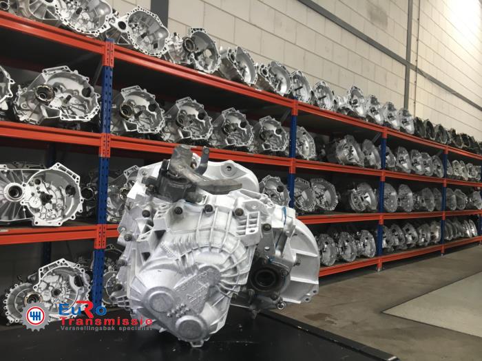 Gearbox from a Opel Corsa D 1.7 CDTi 16V Ecotec 2010