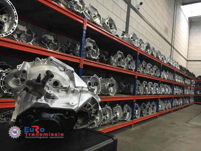 Gearbox from a Volkswagen Touran (1T1/T2) 2.0i 2008