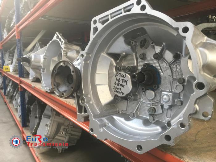Gearbox from a Volkswagen Touran (5T1) 1.6 TDI 2016