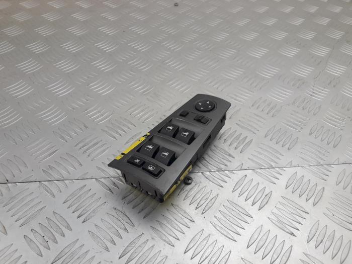 Usados Interruptor combinado de ventanillas BMW 7 serie (E65/E66/E67) 735i,Li 3.6 V8 32V Precio € 35,00 Norma de margen ofrecido por Bentie's autodemontage