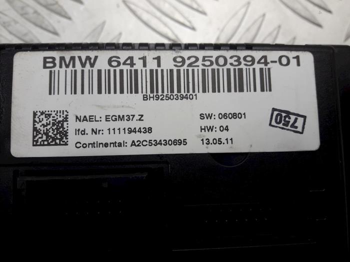 Panel Climatronic de un BMW 3 serie (E90) 316d 16V 2011
