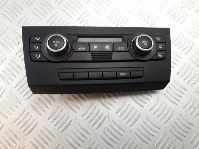 Używane Panel climatronic BMW 3 serie (E90) 320d 16V Corporate Lease Cena € 70,00 Procedura marży oferowane przez Bentie's autodemontage