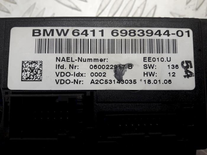Climatronic panel from a BMW 3 serie (E90) 325d 16V 2011