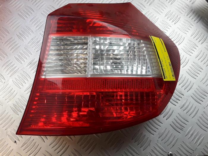 Taillight, right from a BMW 1 serie (E87/87N) 116i 1.6 16V 2005