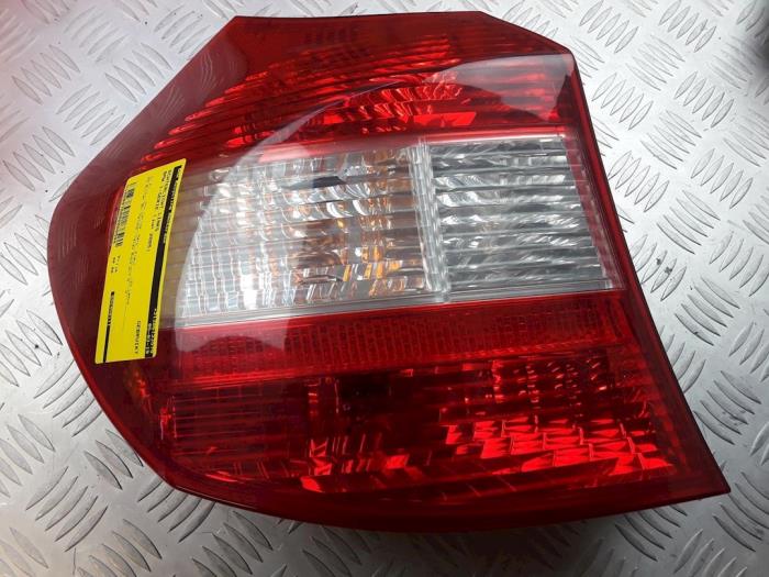 Taillight, left from a BMW 1 serie (E87/87N) 120i 16V 2005