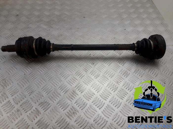 Drive shaft, rear right from a BMW 3 serie (E90) 320d 16V Corporate Lease 2006