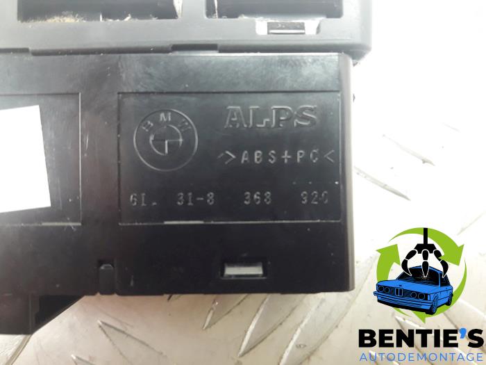 Panic lighting switch from a BMW 3 serie (E46/4) 318i 2001