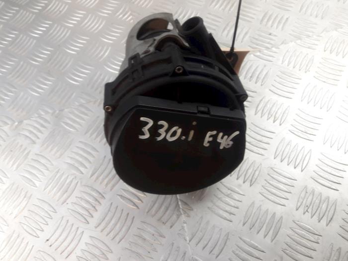 Używane Pompa EGR BMW 3 serie (E46/4) 330i 24V Cena € 50,00 Procedura marży oferowane przez Bentie's autodemontage