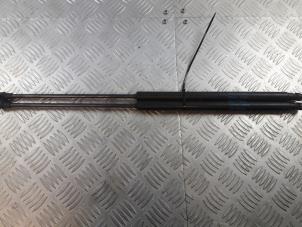 Used Set of tailgate gas struts BMW 3 serie (E93) 320d 16V Price € 40,00 Margin scheme offered by Bentie's autodemontage