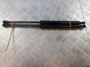 Used Set of bonnet gas struts BMW 3 serie Touring (E91) 316d 16V Price € 25,00 Margin scheme offered by Bentie's autodemontage