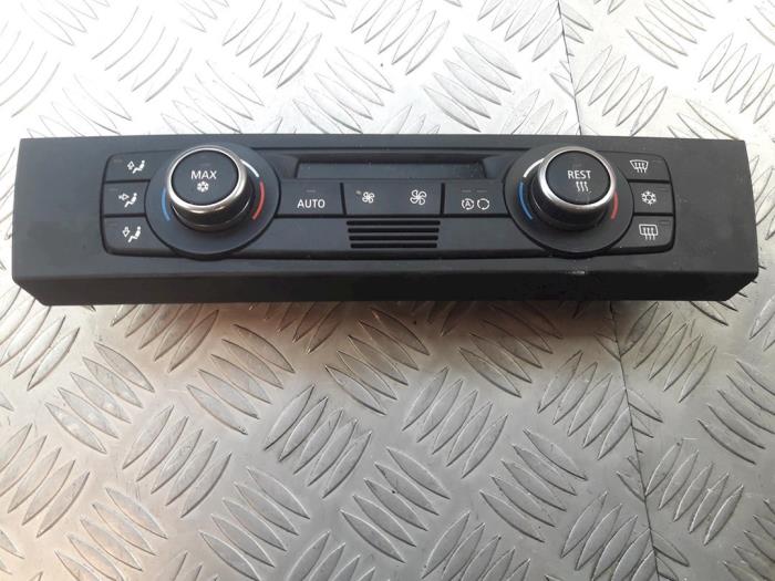 Używane Panel climatronic BMW 3 serie (E90) 318d 16V Cena € 50,00 Procedura marży oferowane przez Bentie's autodemontage