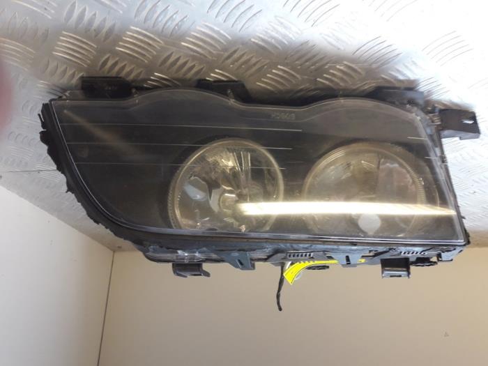 Headlight, right from a BMW 3 serie (E46/4) 316i 2003