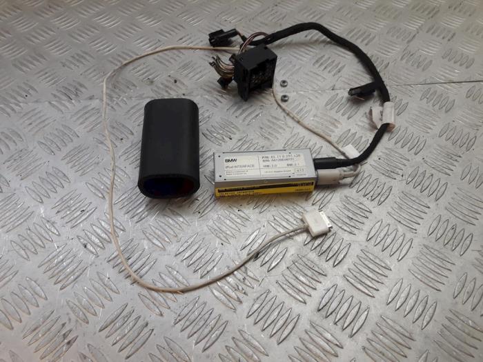 Używane Interfejs telefoniczny BMW 3 serie (E46/4) 318d 16V Cena € 50,00 Procedura marży oferowane przez Bentie's autodemontage