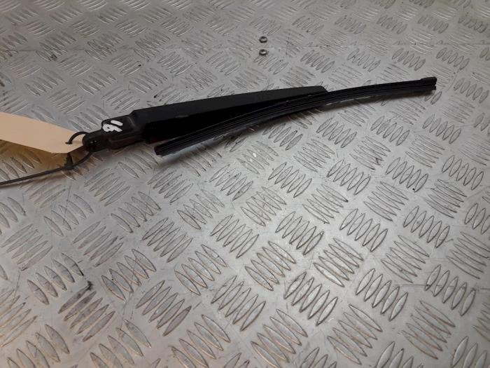 Rear wiper arm from a BMW 3 serie Touring (E91) 318d 16V 2008