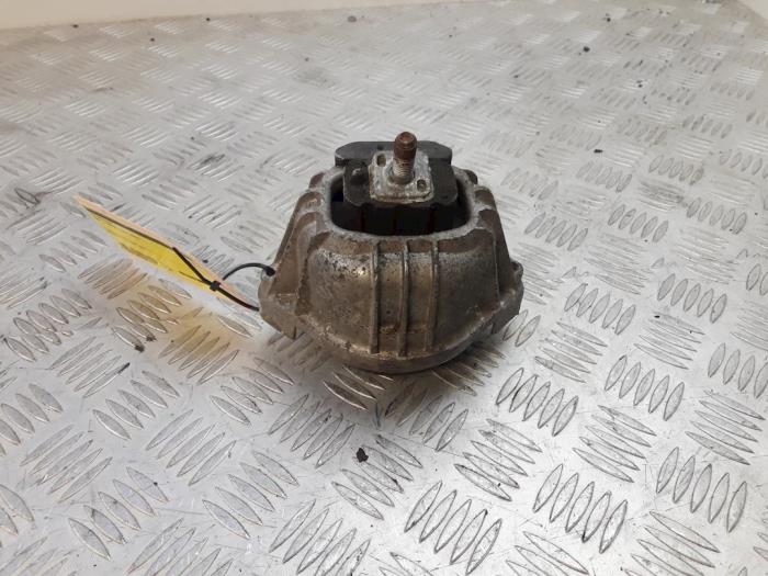 Used Engine mount BMW 3 serie (E90) 318d 16V Price € 20,00 Margin scheme offered by Bentie's autodemontage