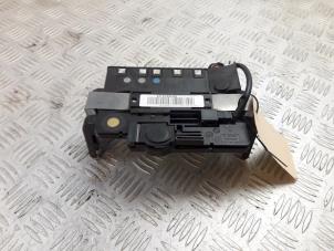 Used Fuse box BMW 1 serie (E87/87N) 118d 16V Price € 45,00 Margin scheme offered by Bentie's autodemontage