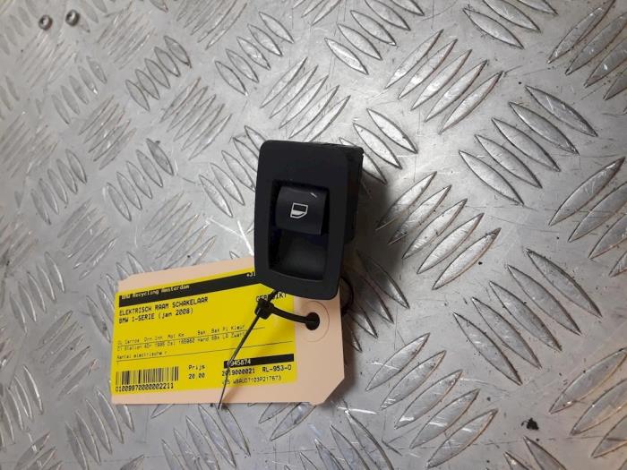 Electric window switch from a BMW 1 serie (E87/87N) 118d 16V 2008