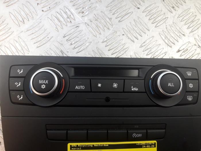 Climatronic panel from a BMW 1 serie (E87/87N) 120i 16V 2010