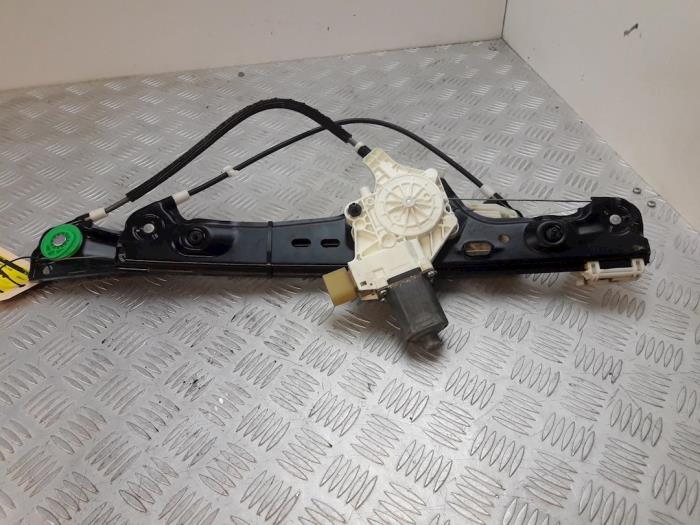 Window mechanism 4-door, front right from a BMW 3 serie (E90) 316i 16V 2008