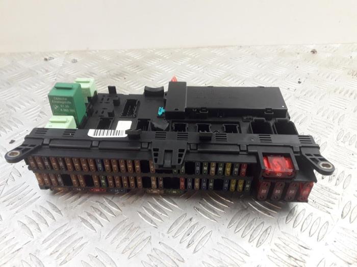 Fuse box BMW X5 4.4 V8 32V 161557111300 DELPHI