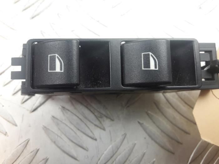 Usados Interruptor de ventanilla eléctrica BMW 3 serie (E46/2) 318 Ci 16V Precio € 25,00 Norma de margen ofrecido por Bentie's autodemontage