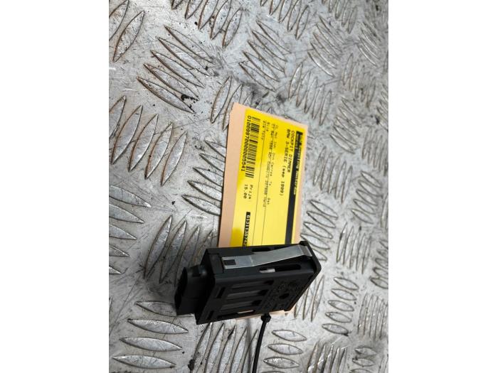 Używane Sciemniacz kokpitowy BMW 3 serie Touring (E36/3) 316i Cena € 10,00 Procedura marży oferowane przez Bentie's autodemontage