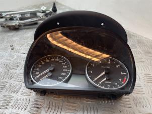 Used Odometer KM BMW 3 serie (E90) 320i 16V Price € 100,00 Margin scheme offered by Bentie's autodemontage