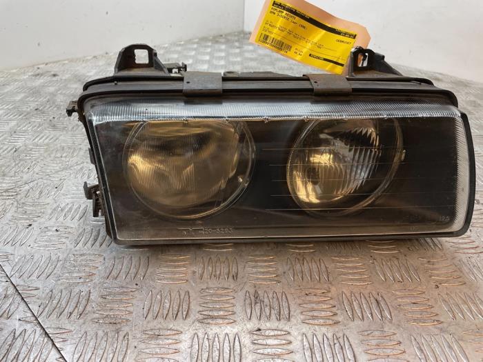 Używane Reflektor prawy BMW 3 serie (E36/4) 316i Cena € 40,00 Procedura marży oferowane przez Bentie's autodemontage