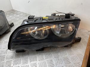 Używane Reflektor lewy BMW 3 serie (E46/4) 320i 24V Cena € 50,00 Procedura marży oferowane przez Bentie's autodemontage