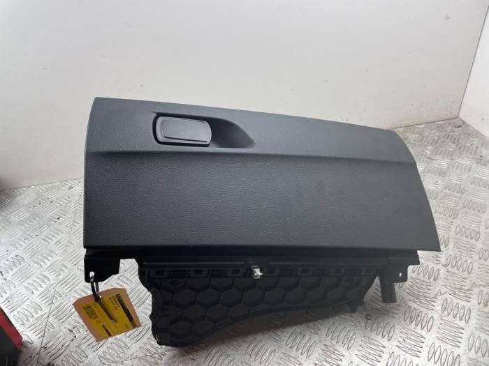 Glovebox from a BMW 3 serie (F30) 318d 2.0 16V 2013