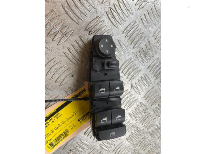 Używane Przelacznik combi okienny BMW 5 serie Touring (F11) 520d 16V Cena € 30,00 Procedura marży oferowane przez Bentie's autodemontage