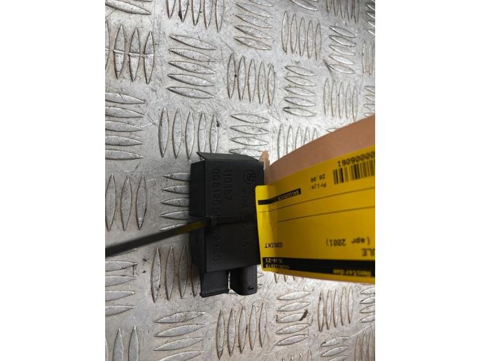 Używane Modul wentylator BMW 3 serie (E46/2) 325 Ci 24V Cena € 20,00 Procedura marży oferowane przez Bentie's autodemontage