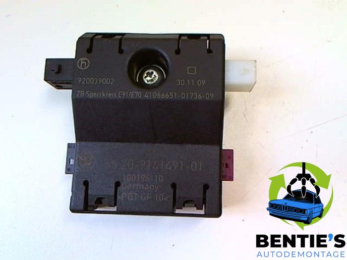 Antenna Amplifier from a BMW 3 serie Touring (E91) 320i 16V 2009