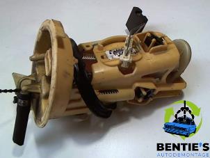 Usados Bomba eléctrica de combustible BMW 3 serie Touring (E46/3) 330d 24V Precio € 25,00 Norma de margen ofrecido por Bentie's autodemontage