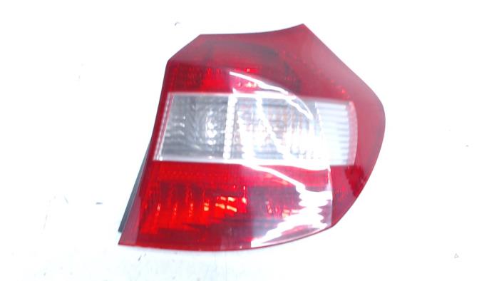 Tylne swiatlo pozycyjne prawe z BMW 1 serie (E87/87N) 120i 16V 2004