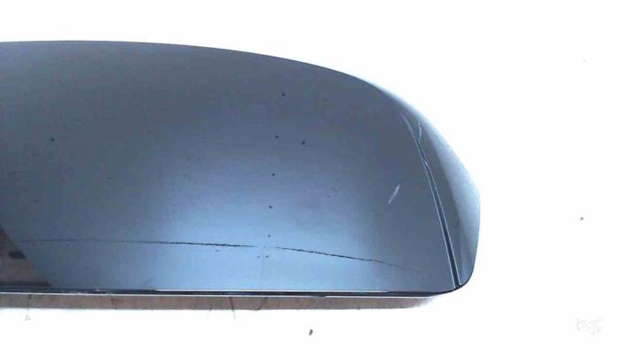 Roof spoiler from a BMW 3 serie Touring (F31) 320d 2.0 16V 2013