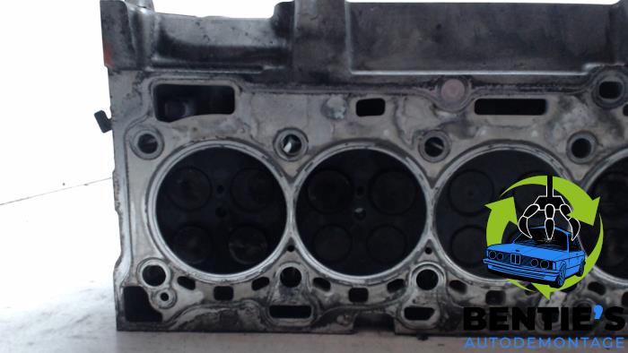 Cylinder head from a BMW 5 serie (F10) 535d 24V 2011